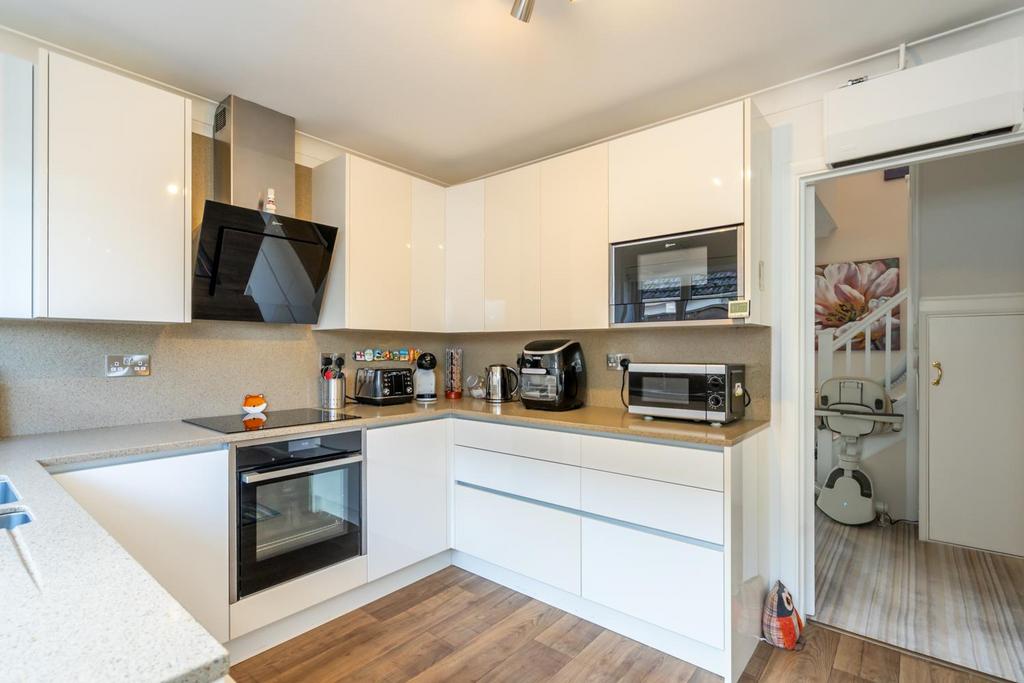 Kitchen (2).jpg