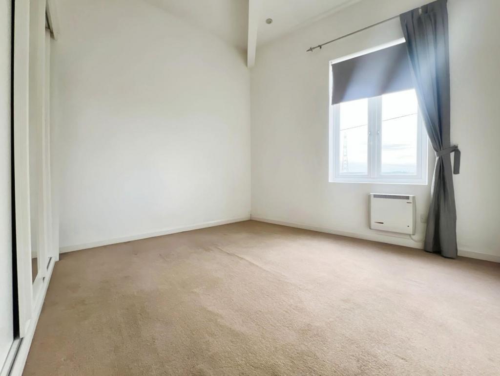 C7375fa2-bedroom 202.jpg
