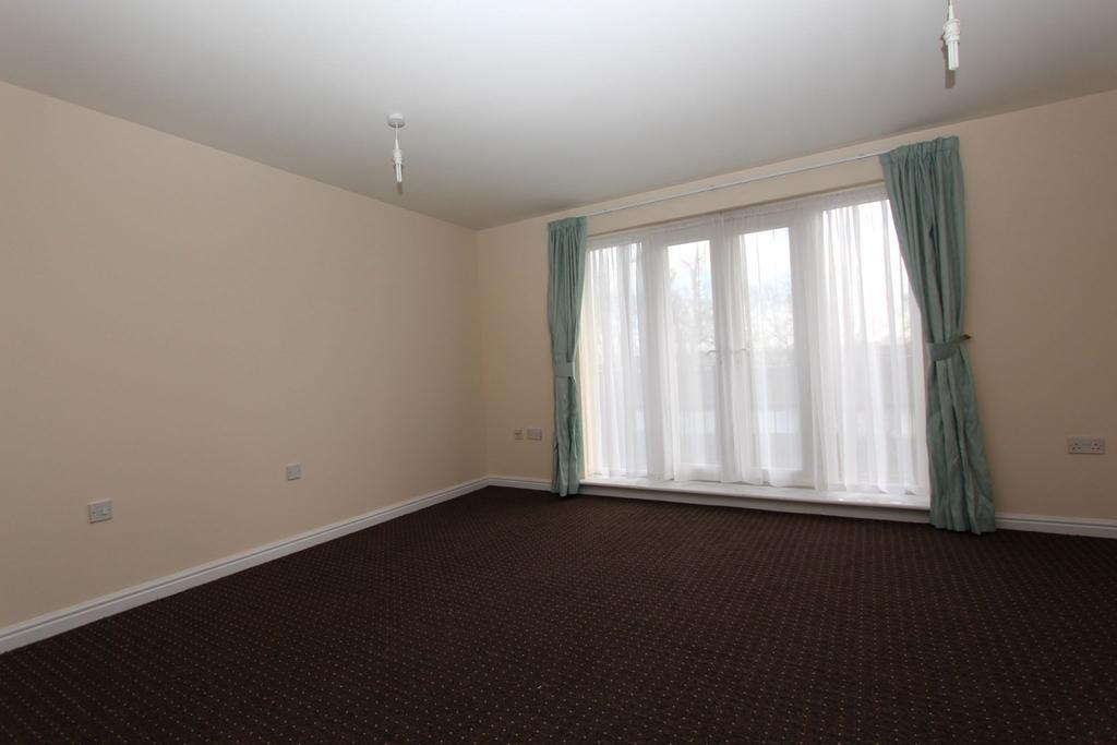 2 bed flat to rent Blackthorn Road, Ilford IG1
