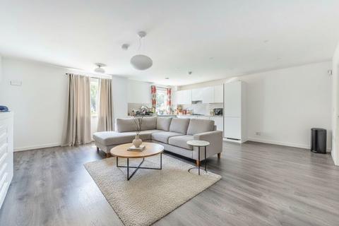 3 bedroom flat for sale, Lensview Close, Harrow, HA1