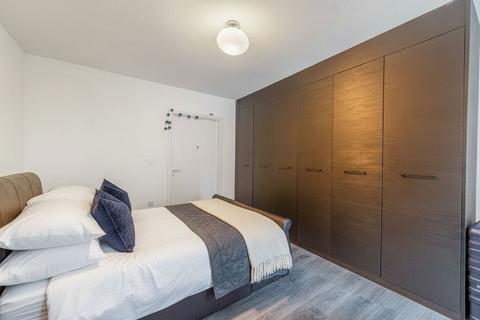 3 bedroom flat for sale, Lensview Close, Harrow, HA1