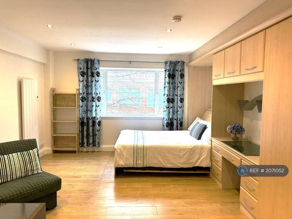 Studio And Bed 2