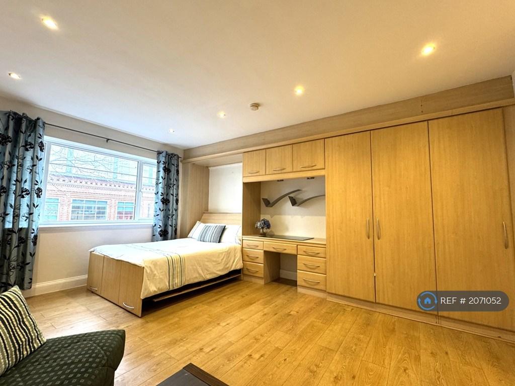 Studio And Bed 3