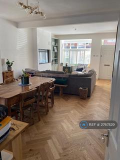 3 bedroom semi-detached house to rent, Gristhorpe Road, Birmingham, B29