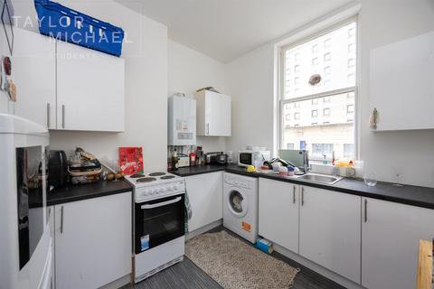 3 bedroom flat to rent, West Street, Brighton