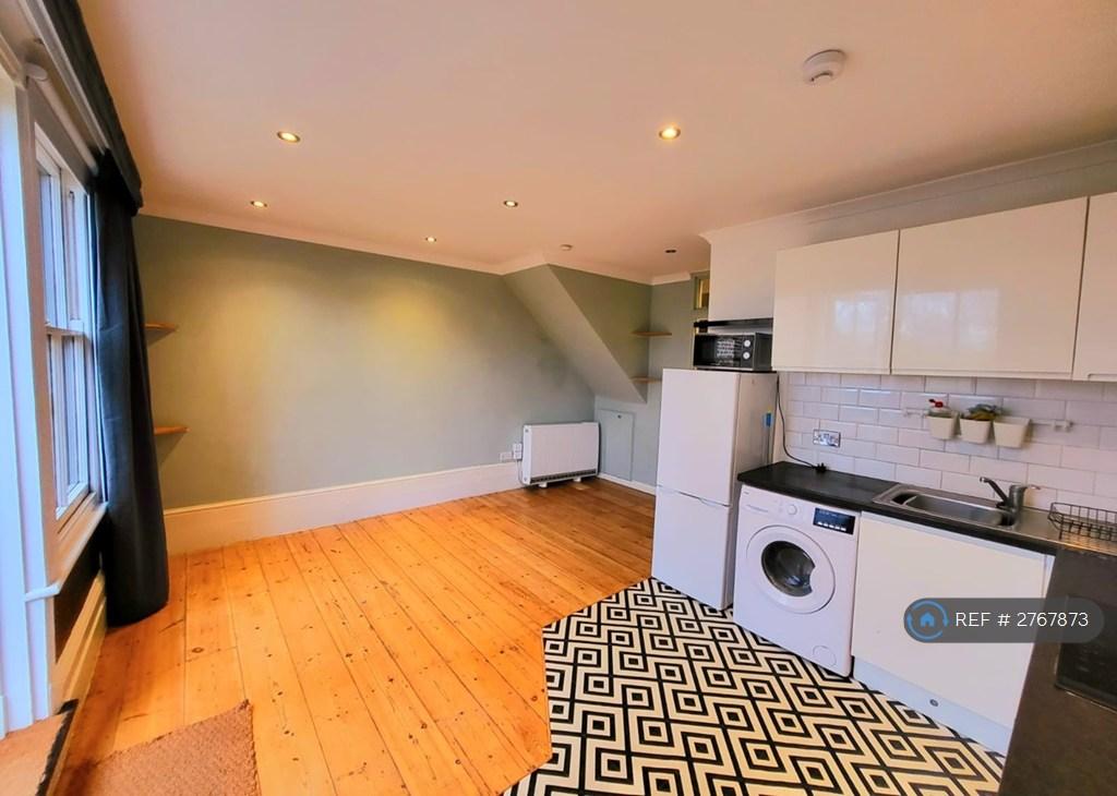 Kitchen / Living Area