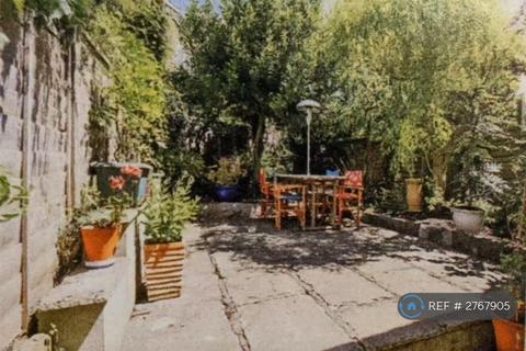 1 bedroom in a house share to rent, Cheltenham Road, London, SE15