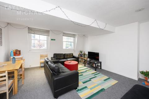 3 bedroom flat to rent, West Street, Brighton