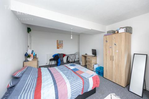 3 bedroom flat to rent, West Street, Brighton
