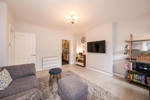 2 bedroom flat for sale, South End Close, Hampstead Heath, NW3