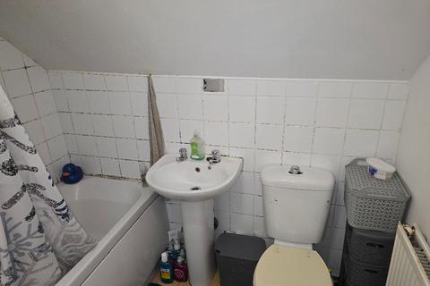 1 bedroom flat to rent, c Maidstone Road, Chatham