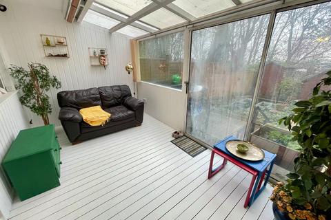 undefined, Crescent Rise, Luton, Bedfordshire, LU2 0AT