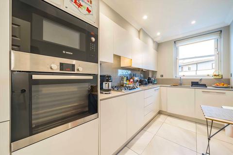 2 bedroom flat for sale, Fitzclarence House, London W11