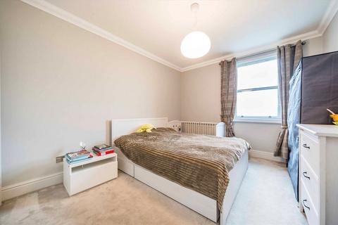 2 bedroom flat for sale, Fitzclarence House, London W11