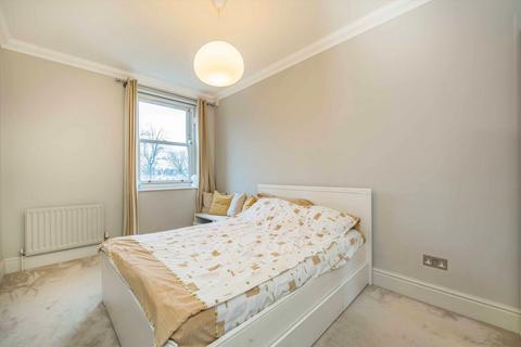 2 bedroom flat for sale, Fitzclarence House, London W11