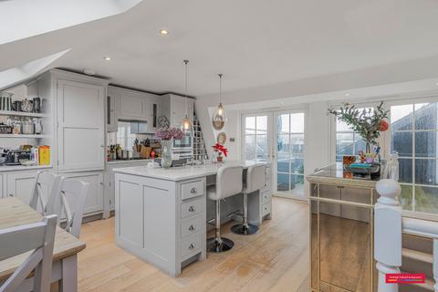 3 bedroom flat to rent, Stephendale Road, London, SW6