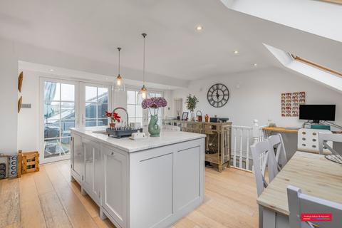 3 bedroom flat to rent, Stephendale Road, London, SW6