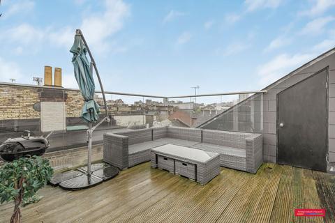 3 bedroom flat to rent, Stephendale Road, London, SW6