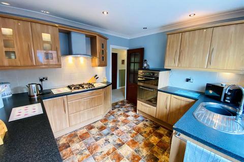 3 bedroom detached bungalow for sale, High Street, Hook, Goole