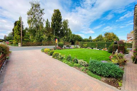 3 bedroom detached bungalow for sale, High Street, Hook, Goole
