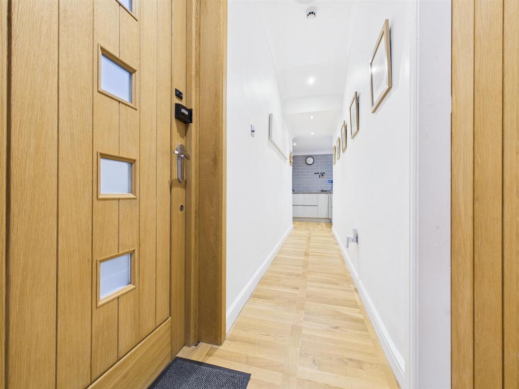 Private entrance: