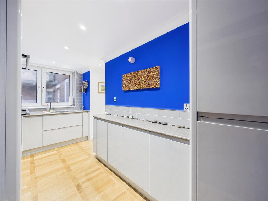 Kitchen:
