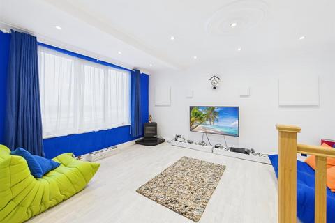 2 bedroom flat for sale, Endcliffe Mansions, Bridlington