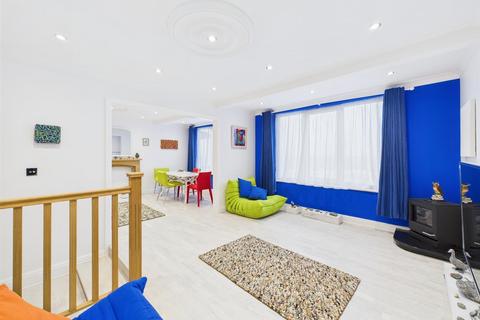 2 bedroom flat for sale, Endcliffe Mansions, Bridlington