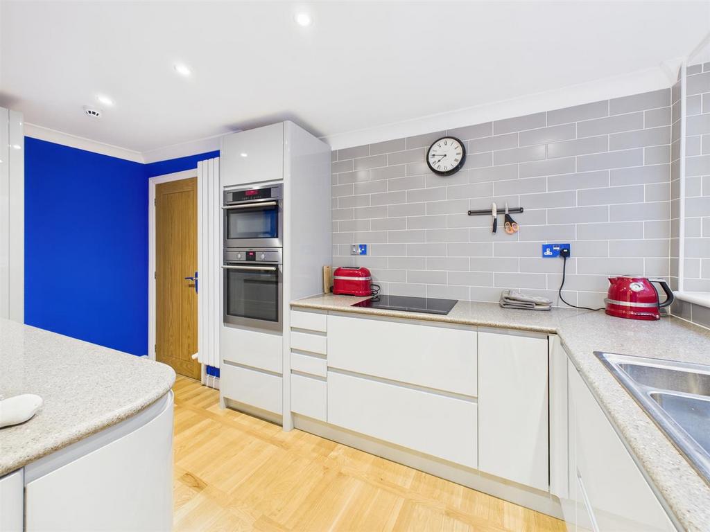 Kitchen: