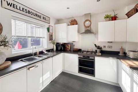 3 bedroom semi-detached house for sale, Honeysuckle Lane, Wellesbourne