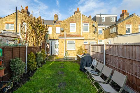 3 bedroom terraced house for sale, Pulleyns Avenue, London E6
