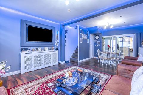3 bedroom terraced house for sale, Pulleyns Avenue, London E6