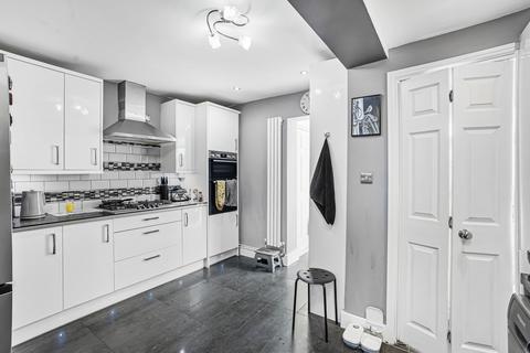3 bedroom terraced house for sale, Pulleyns Avenue, London E6