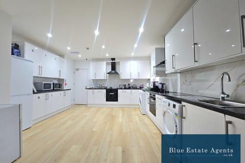 1 bedroom house of multiple occupation to rent, Bath Road, Hounslow, TW4