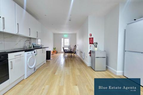 1 bedroom house of multiple occupation to rent, Bath Road, Hounslow, TW4