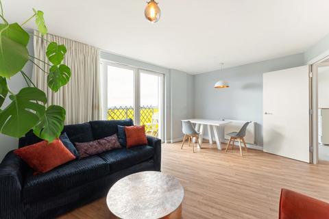 2 bedroom flat to rent, Finchley Road, London NW11