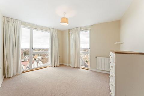 2 bedroom flat to rent, Finchley Road, London NW11