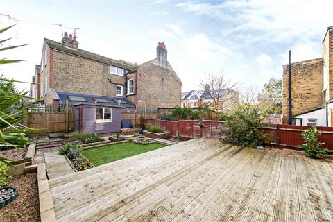 2 bedroom apartment to rent, Broomwood Road, SW11