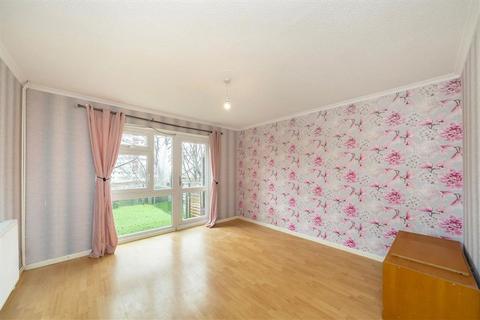 2 bedroom house to rent, Vicarage Road, London SE18