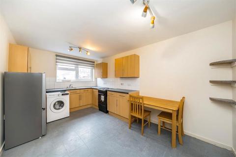 2 bedroom house to rent, Vicarage Road, London SE18