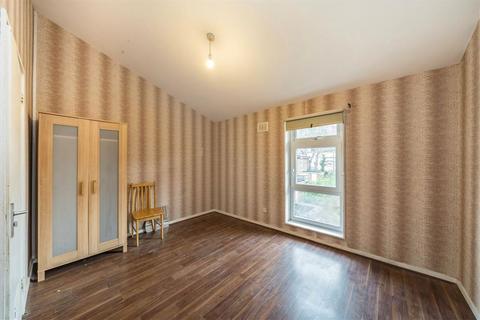 2 bedroom house to rent, Vicarage Road, London SE18
