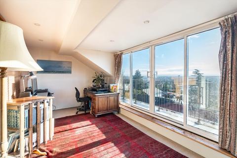 5 bedroom end of terrace house for sale, Lansdowne Close, London, SW20 8AS
