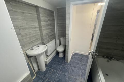 2 bedroom flat to rent, Park Lane, London, N17