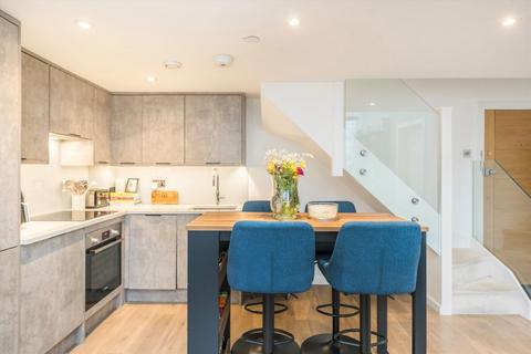 1 bedroom flat for sale, Kingston Road, London SW20