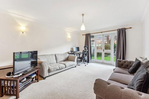 2 bedroom flat for sale, South Park Road, London SW19