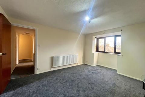 2 bedroom flat to rent, Birchwood Close, SM4