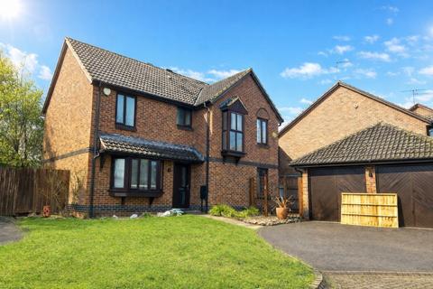 4 bedroom terraced house to rent, Jersey Close, Guildford GU4