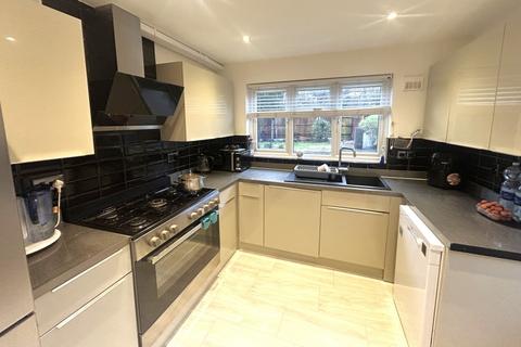 4 bedroom terraced house to rent, Jersey Close, Guildford GU4