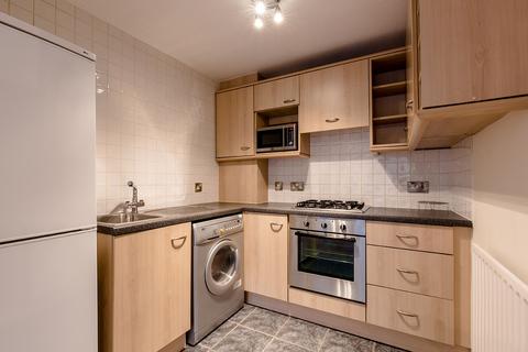 1 bedroom flat to rent, Centre Court, Oakleigh Road North