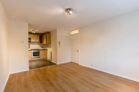 1 bedroom flat to rent, Centre Court, Oakleigh Road North